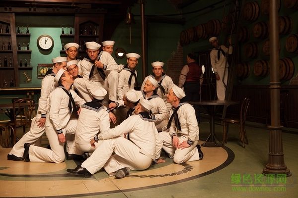 凱撒萬(wàn)歲字幕(中英雙字幕)